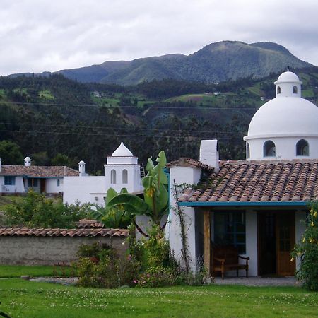 Las Palmeras Inn โอตาวาโล ภายนอก รูปภาพ