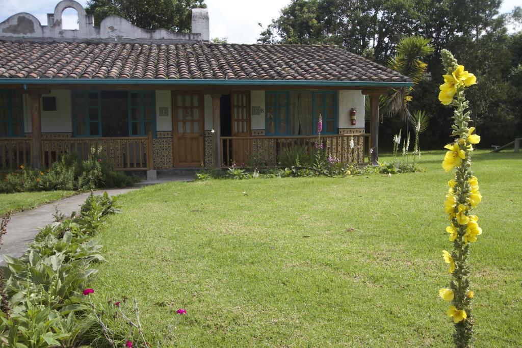 Las Palmeras Inn โอตาวาโล ภายนอก รูปภาพ