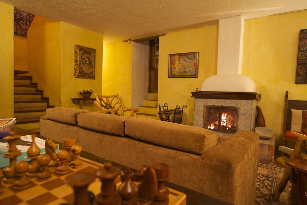 Las Palmeras Inn โอตาวาโล ภายนอก รูปภาพ