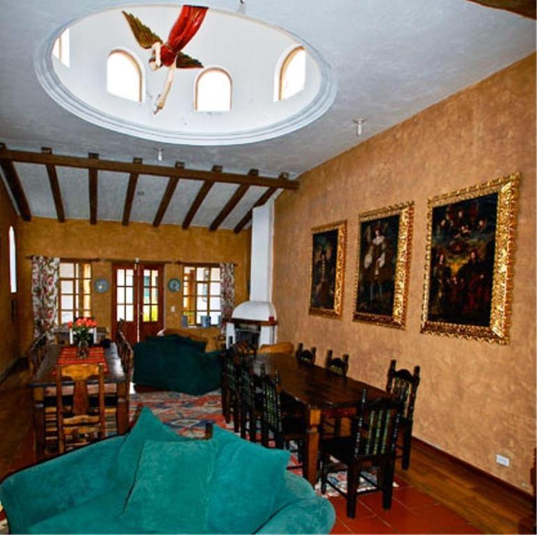 Las Palmeras Inn โอตาวาโล ภายนอก รูปภาพ