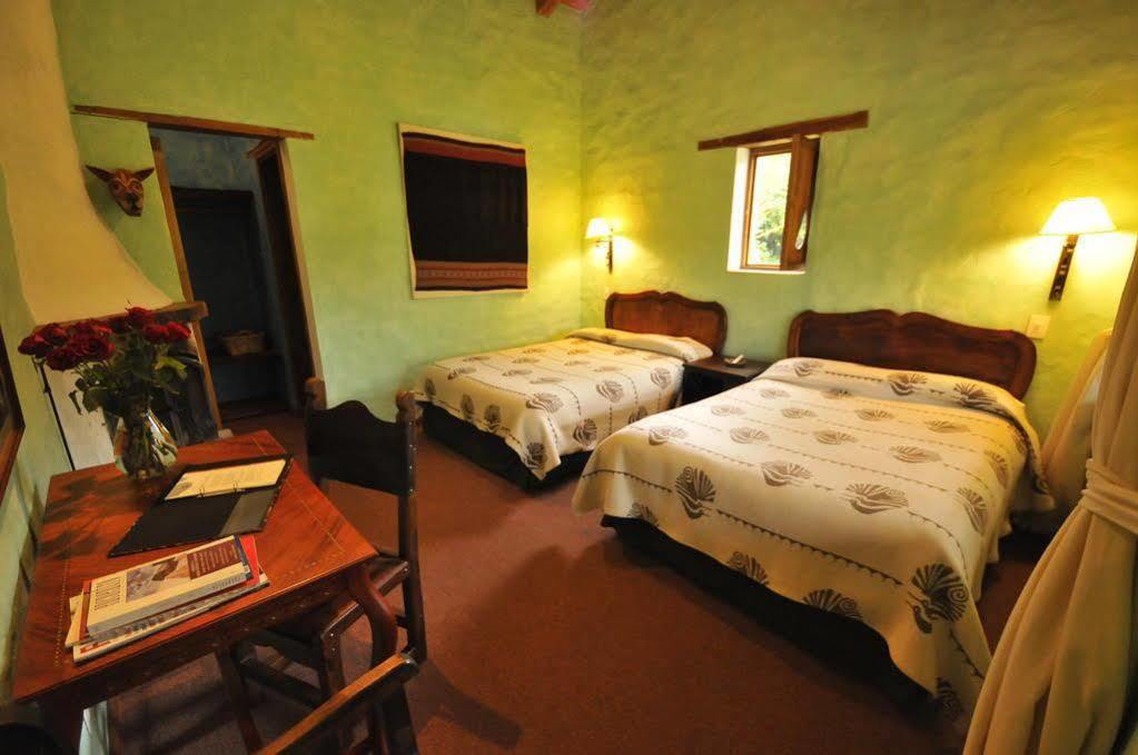 Las Palmeras Inn โอตาวาโล ภายนอก รูปภาพ