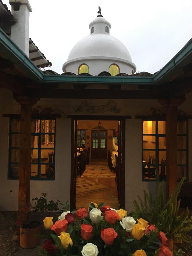 Las Palmeras Inn โอตาวาโล ภายนอก รูปภาพ